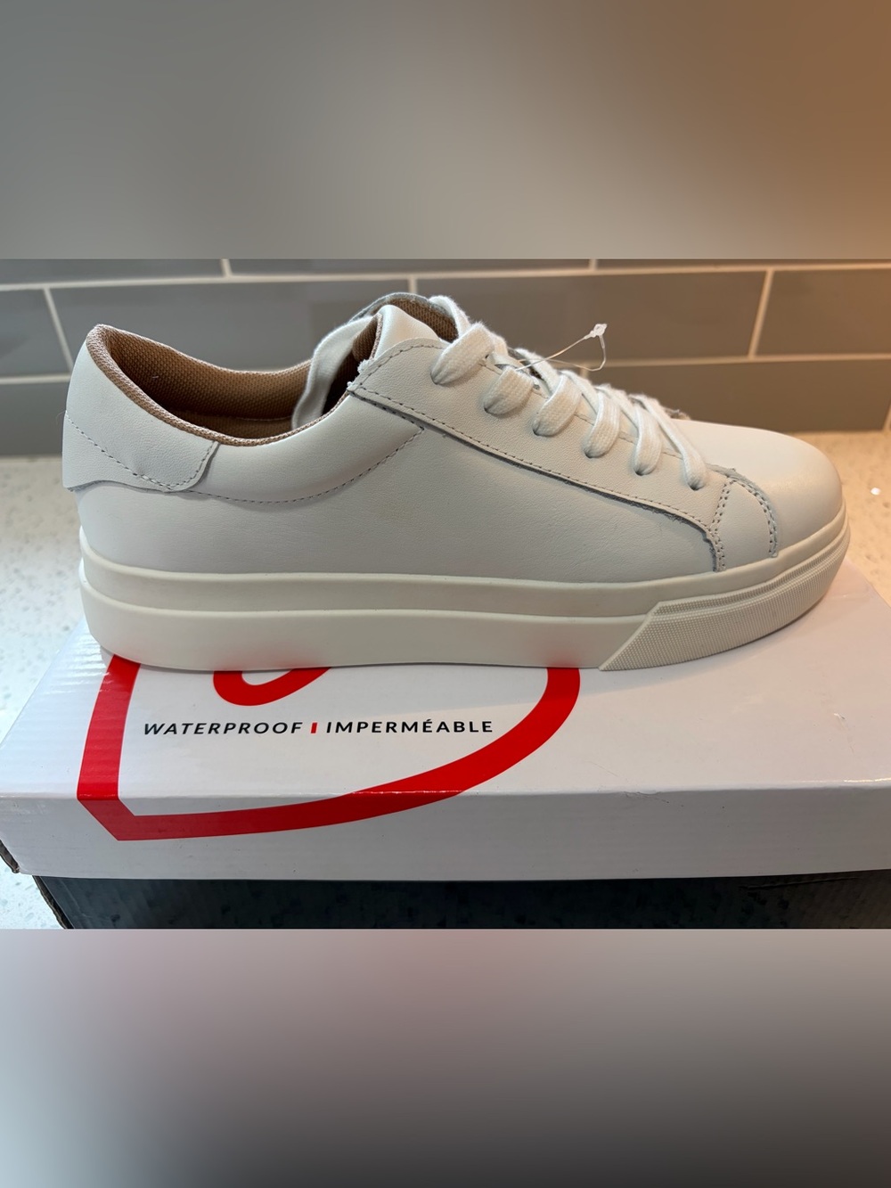 NWT Blondo Venna White Low-Top Platform Sneakers - Picture 14 of 15